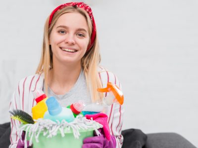 smiley-holding-cleaning-products